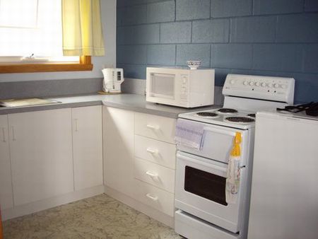 Castaway Holiday Apartments - ACT Tourism 1