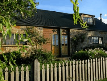 Daisy Bank Cottages - ACT Tourism 0