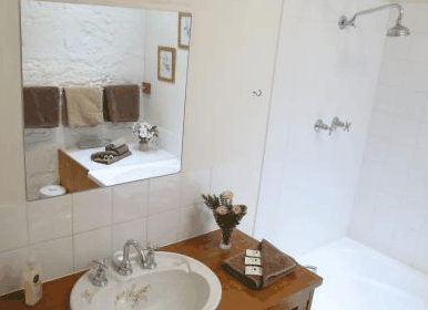 Daisy Bank Cottages - ACT Tourism 4