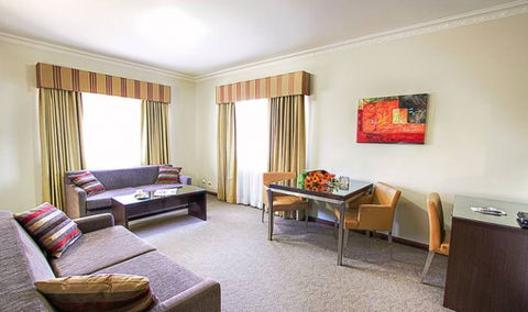 Governor Macquarie Motor Inn - ACT Tourism 1