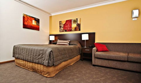 Governor Macquarie Motor Inn - ACT Tourism 3
