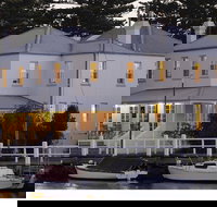 Oscars Waterfront Boutique Hotel - ACT Tourism
