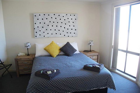 Cliff House Beachfront Villas - ACT Tourism 0