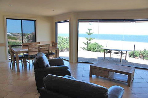 Cliff House Beachfront Villas - ACT Tourism 1