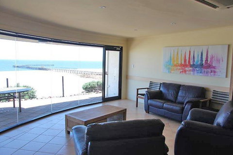 Cliff House Beachfront Villas - ACT Tourism 2