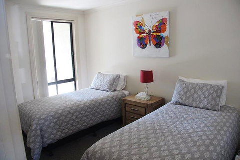 Cliff House Beachfront Villas - ACT Tourism 3