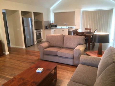 High Peaks Cottages - ACT Tourism 4