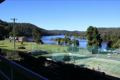 Juniors On Hawkesbury - ACT Tourism 0