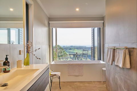 Halcyon Cottage Retreat - Self Contained Accommodation - ACT Tourism 6