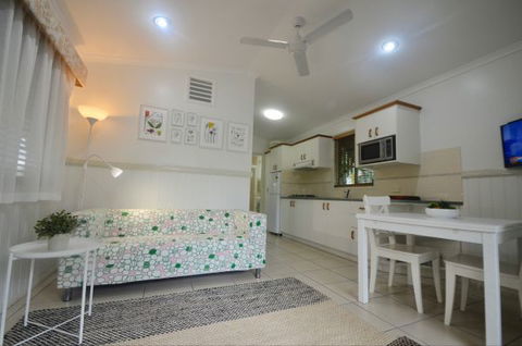 Barney Beach Accommodation - ACT Tourism 1