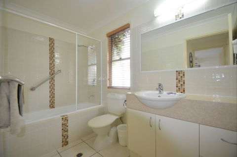 Barney Beach Accommodation - ACT Tourism 4