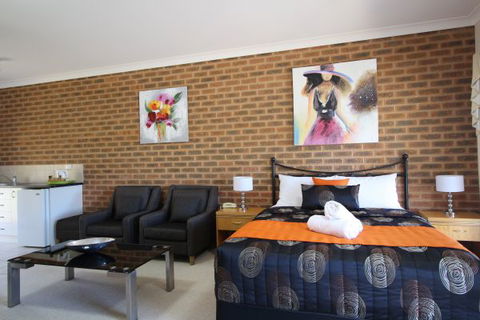 Top Of The Town Motor Inn Yackandandah - ACT Tourism 0