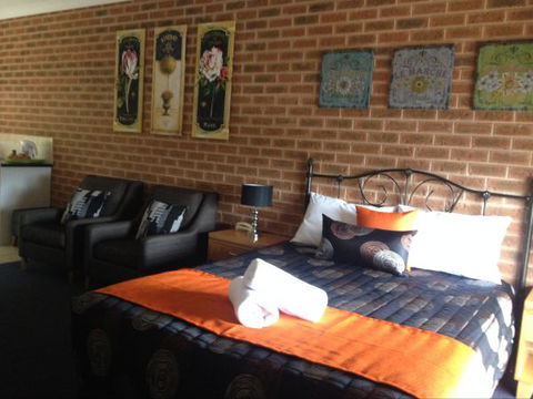 Top Of The Town Motor Inn Yackandandah - ACT Tourism 2