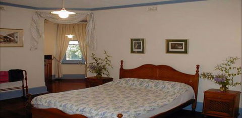 Warwick House - ACT Tourism 0