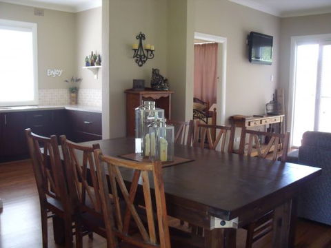 White Cedars Cottage - ACT Tourism 1