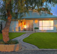 17 QED Lakehouse - ACT Tourism
