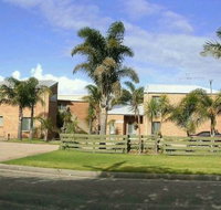 Fronds Holiday Apartments - ACT Tourism