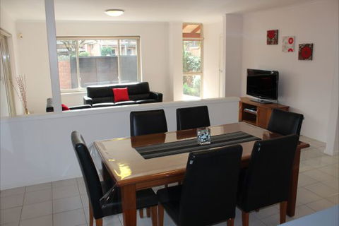 Adelaide Serviced Accommodation - Childers House - ACT Tourism 5