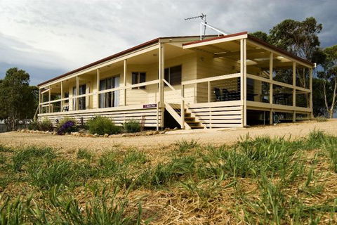 Allusion Cottages - ACT Tourism 0