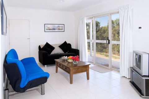 Allusion Cottages - ACT Tourism 2
