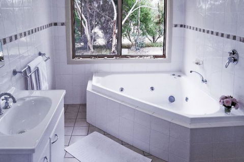 Allusion Cottages - ACT Tourism 3