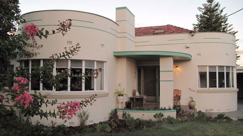 B&B Wodonga - Art Deco Accommodation - ACT Tourism 0