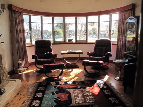 B&B Wodonga - Art Deco Accommodation - ACT Tourism 5