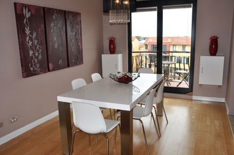 Best Apartment In The Heart Of Sydney’s Little Italy - ACT Tourism 3