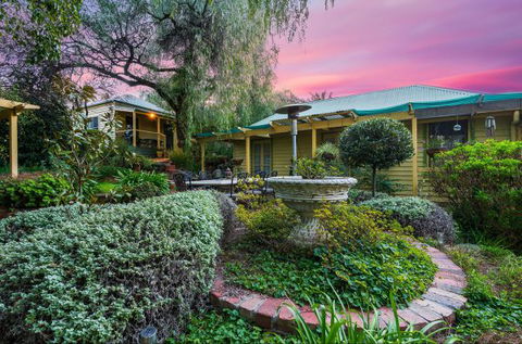 Bendigo Cottages Bed And Breakfast - ACT Tourism 0