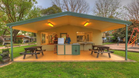 Breakaway Twin Rivers Caravan Park - ACT Tourism 3