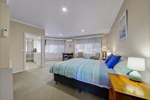 Central Deborah Motel - ACT Tourism 1