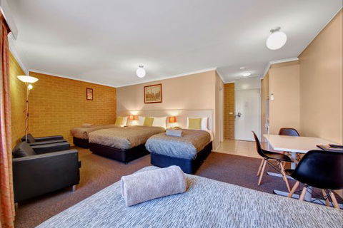 Central Deborah Motel - ACT Tourism 7