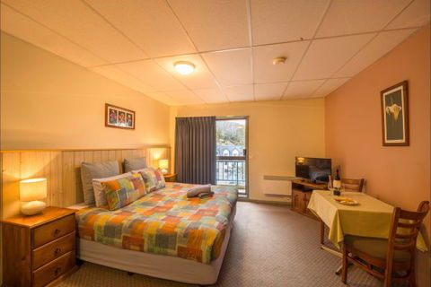 Falls Creek Country Club - ACT Tourism 8