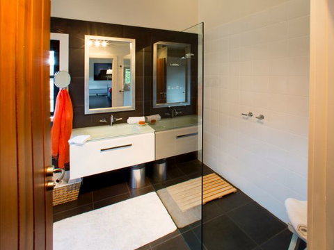 Frenchman's River - The Writer's House - ACT Tourism 7