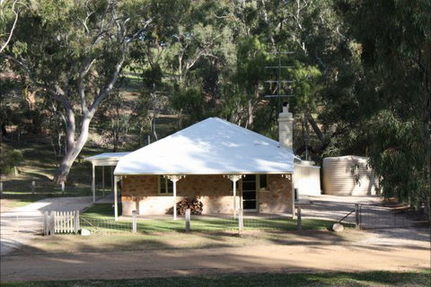 Hughes Park Cottage & Weddings - ACT Tourism 0