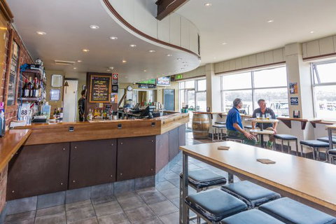 Merimbula Hotel - ACT Tourism 1