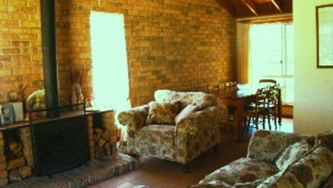 Peppertree Cottage - ACT Tourism 1