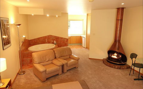 Pinnacle Holiday Lodge - ACT Tourism 1
