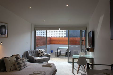 Sandy Bay Studio Apartment - ACT Tourism 0