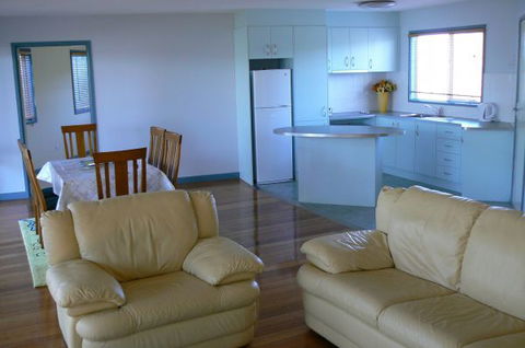 Sandy Point Beach Escape - ACT Tourism 3