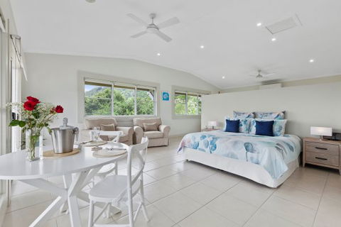 The Country House At Hunchy Luxury Bed And Breakfast Accommodation - ACT Tourism 4