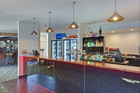 TownHouse Hotel Burnie - ACT Tourism 1