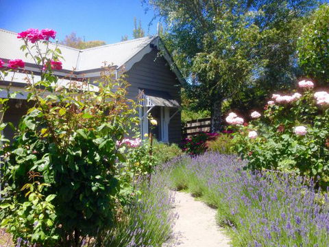 Valley View Cottage - ACT Tourism 0