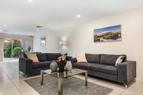 Adelaide Style Accommodation - Close To City In Stylish North Adelaide - ACT Tourism 0