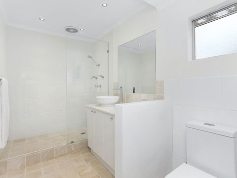 Amalfi Beach House - ACT Tourism 4