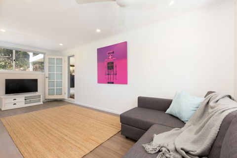 Amalfi Beach House - ACT Tourism 7