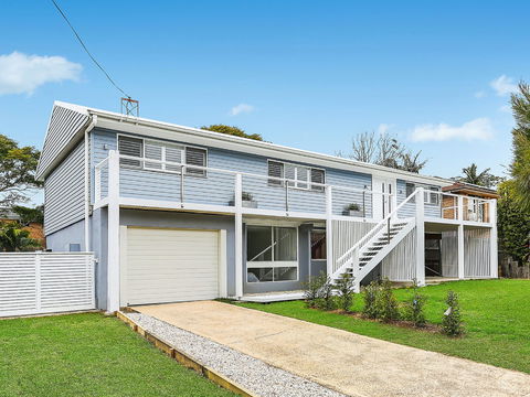 Amalfi Beach House - ACT Tourism 9