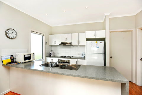 Ariadne - A Hop Skip And A Jump To The Beach With Sea Views - ACT Tourism 4