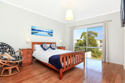 Ariadne - A Hop Skip And A Jump To The Beach With Sea Views - ACT Tourism 6