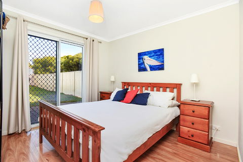 Ariadne - A Hop Skip And A Jump To The Beach With Sea Views - ACT Tourism 7